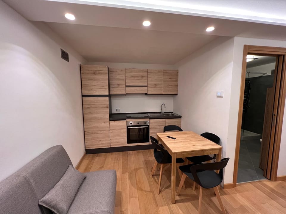 Kitchen or kitchenette, Seating area, Dining area, pet friendly