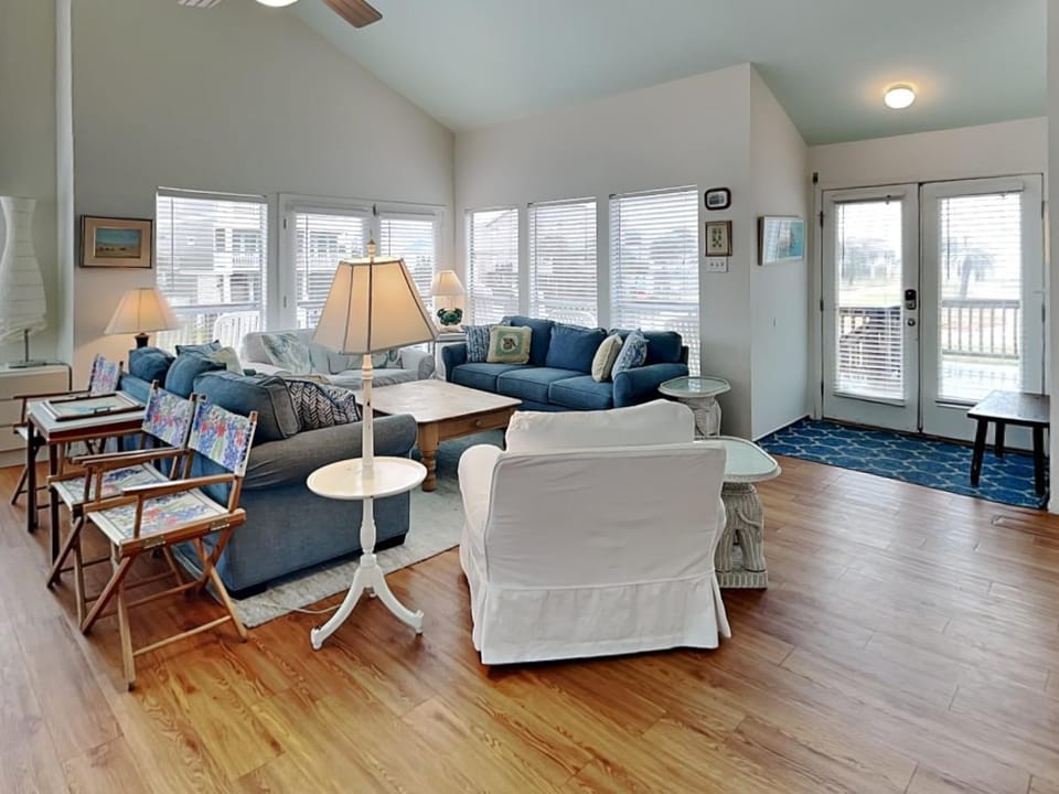 Living room, Seating area, furniture