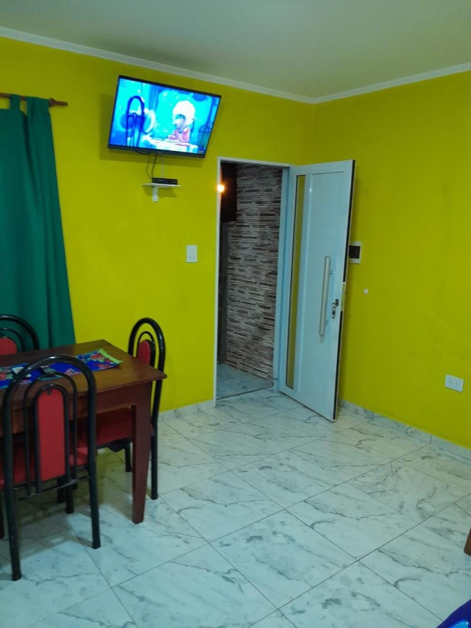 TV and multimedia, Living room, Seating area, Dining area