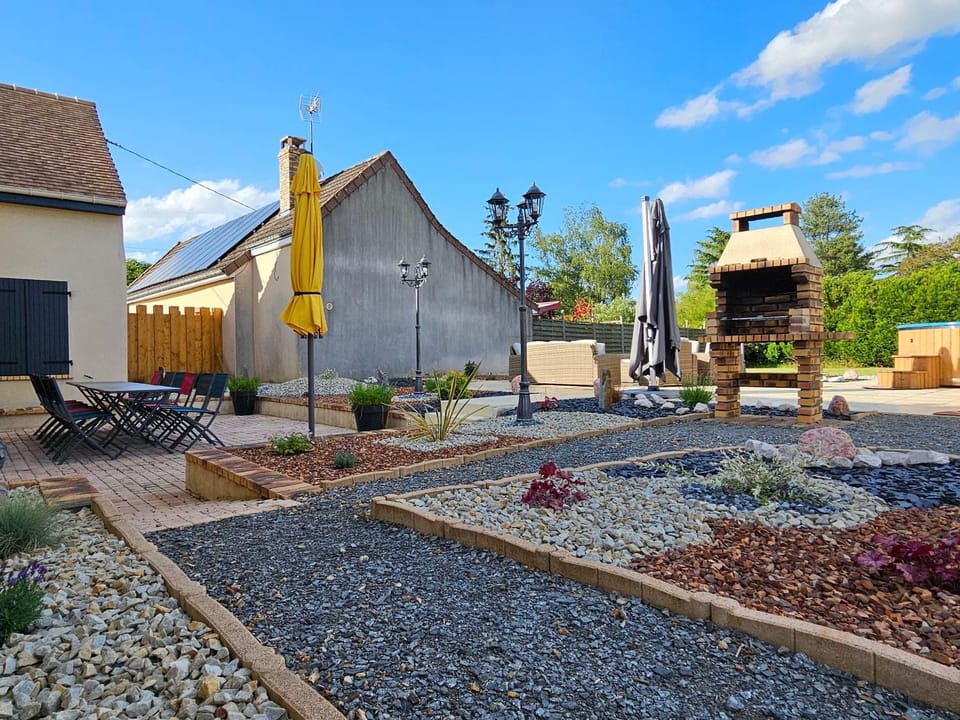 Gîte de charme 12 personnes près du Mans avec piscine chauffée - FR-1-410-381 House in Pays de la Loire