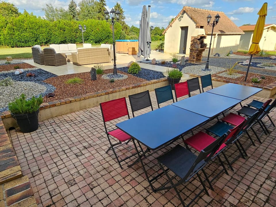 Gîte de charme 12 personnes près du Mans avec piscine chauffée - FR-1-410-381 House in Pays de la Loire