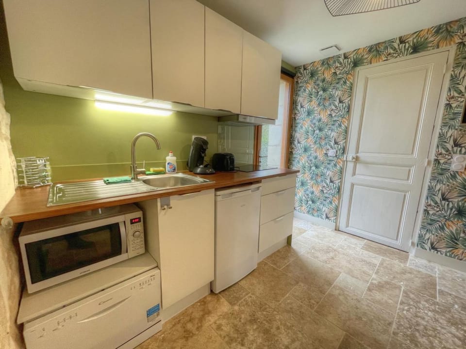 Gîte de charme à La Loire : Balnéo, Jardin, Parking - FR-1-381-526 House in Centre-Val de Loire