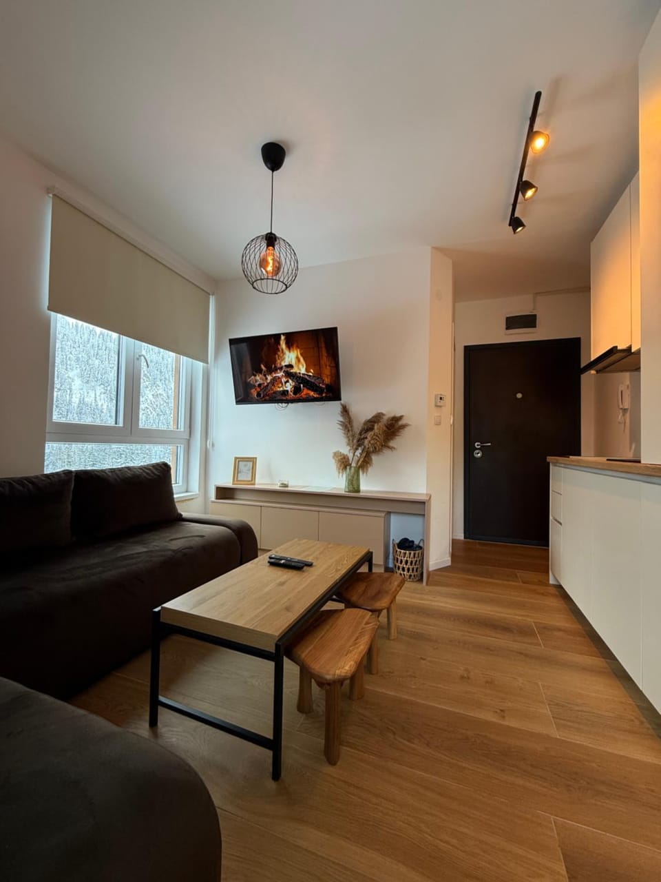 TV and multimedia, Living room, Seating area, Dining area