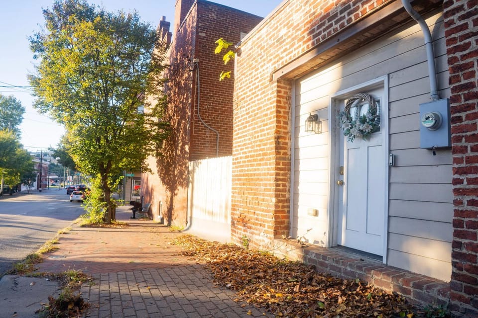 Centrally-Located Studio in DWTN Richmond Apartment in Church Hill