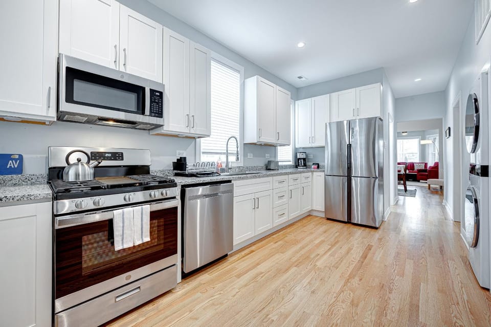 Avondale Condo Near Classic Bars, Eateries, and More! condo Apartment in Chicago