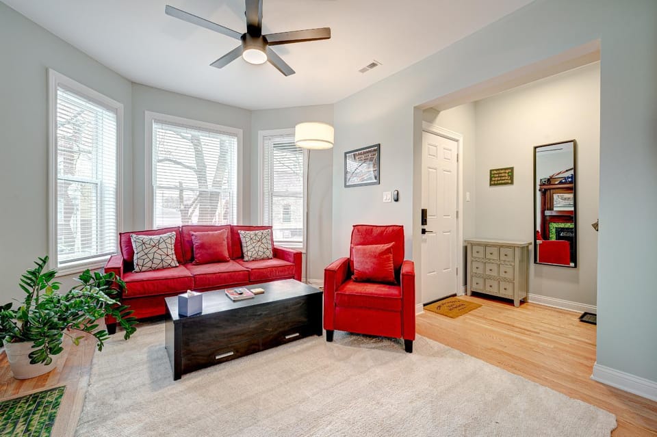 Avondale Condo Near Classic Bars, Eateries, and More! condo Apartment in Chicago