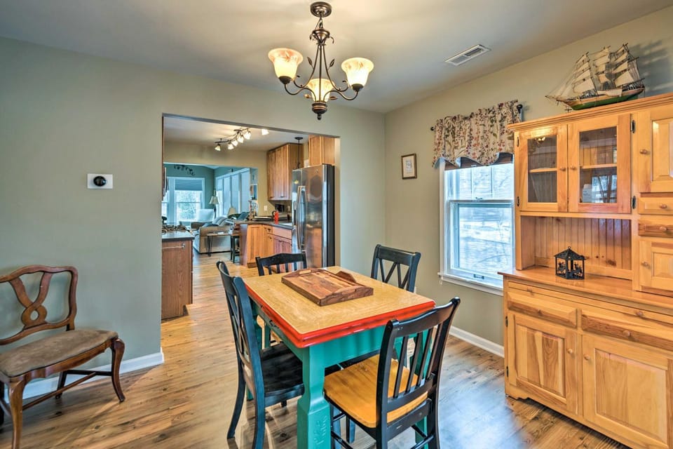 Pet-Friendly Extended Stay Walk to Delavan Lake House in Wisconsin