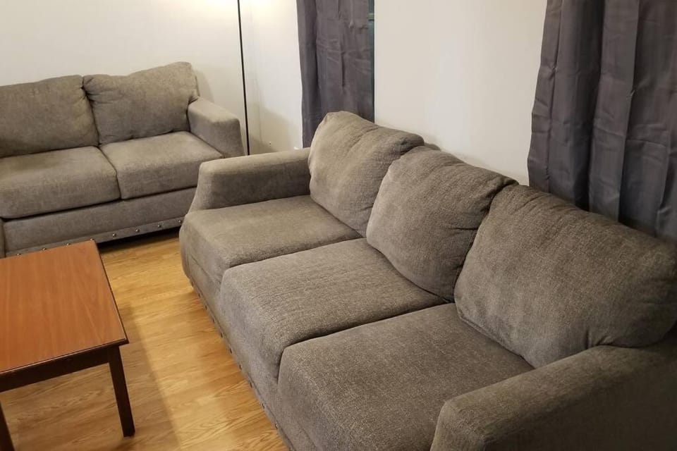OSU King Bed Hotel Room 102 Apartment in Stillwater