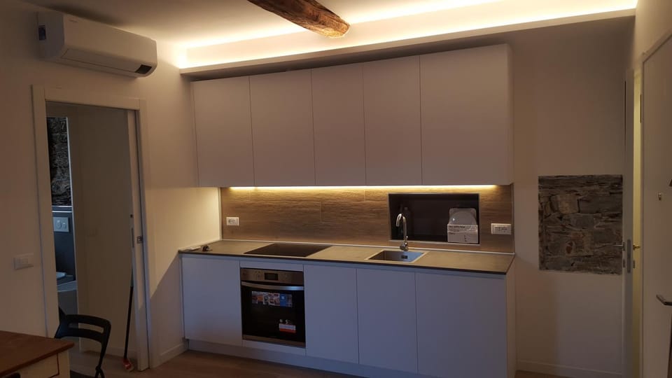 Kitchen or kitchenette, pet friendly, stove