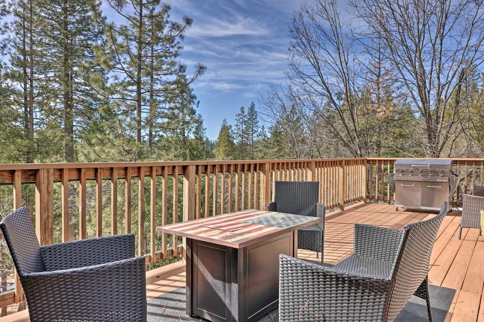 Near Hiking and Wineries Arnold Cabin with Deck! Cabin in Arnold