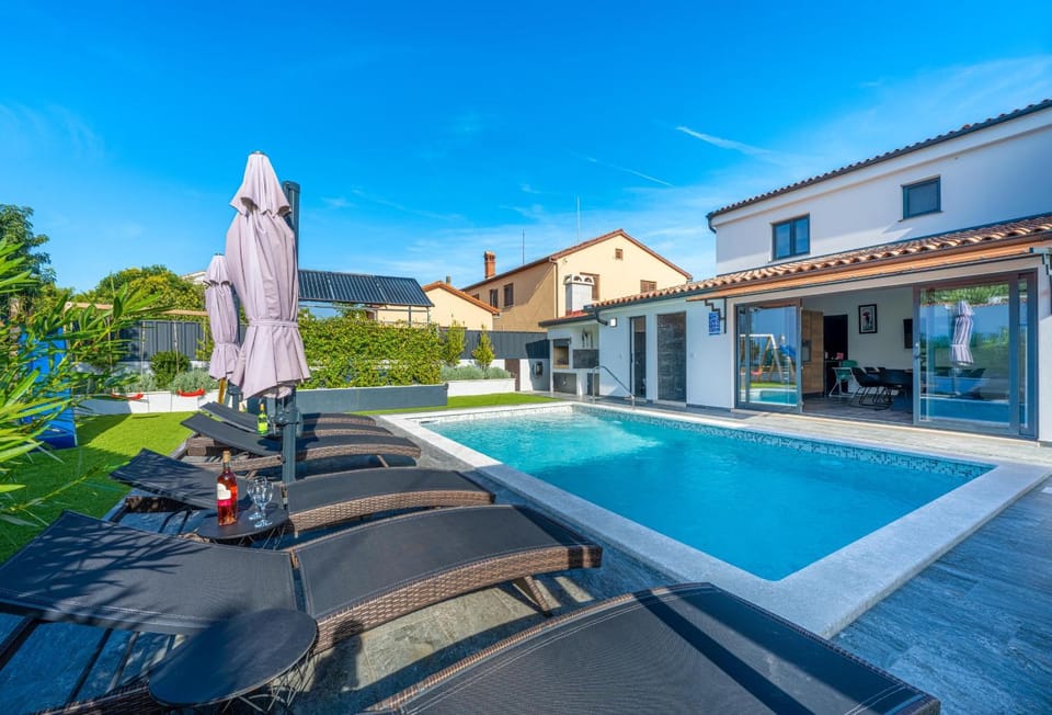 Property building, Swimming pool