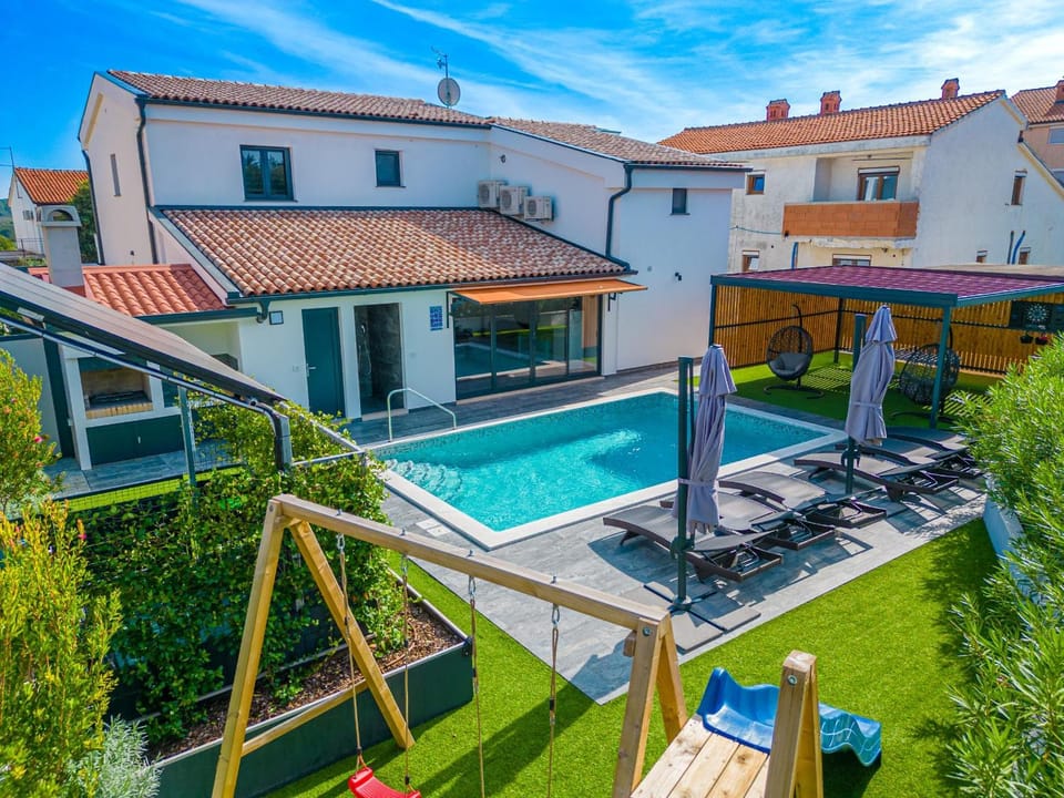 Property building, Swimming pool
