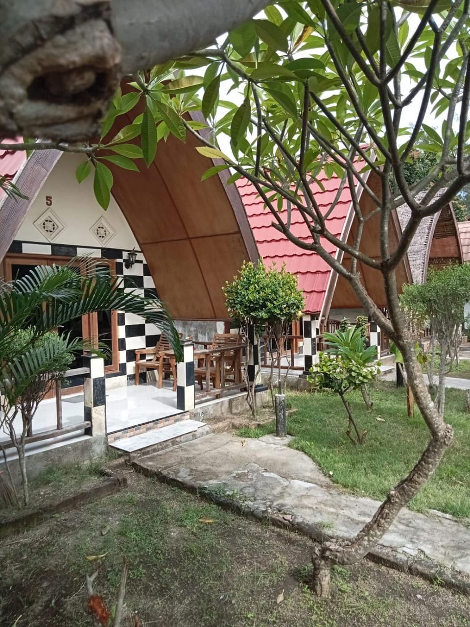 Meno Smile Cottages Bed and Breakfast in Pemenang