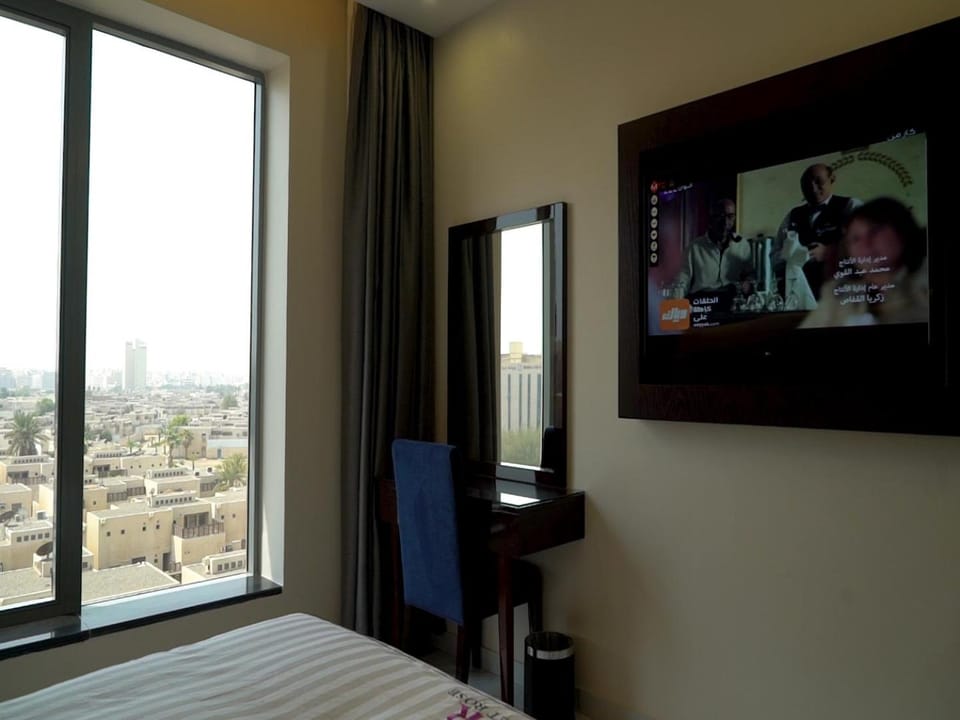 Bed, TV and multimedia, Photo of the whole room, Evening entertainment, Bedroom