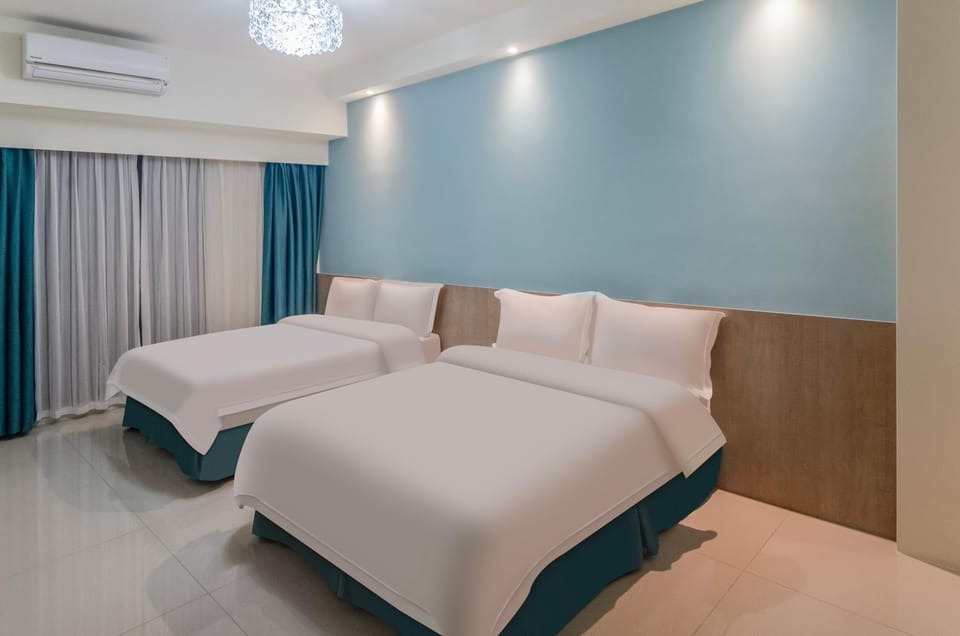 Bed, Photo of the whole room, Bedroom, air conditioner