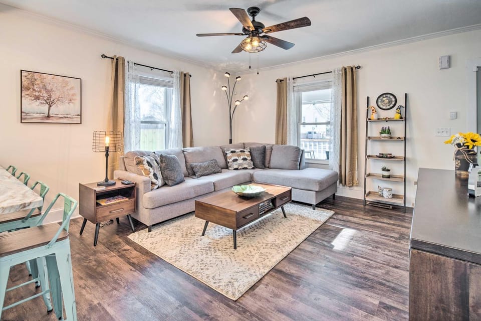Greenville Escape w/ Deck + Fire Pit! House in Greenville