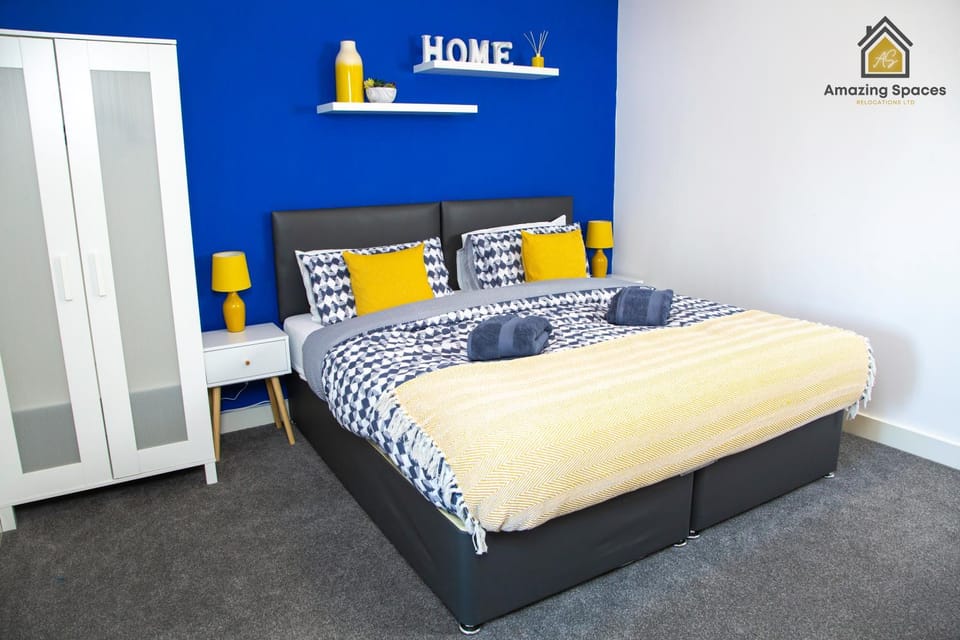 LARGE UNIQUE 2 BEDROOM DUPLEX APARTMENT WITH PRIVATE PARKING & FREE WIFI - VAT QUALIFYING BY AMAZING SPACES RELOCATIONS Ltd Apartment in Warrington