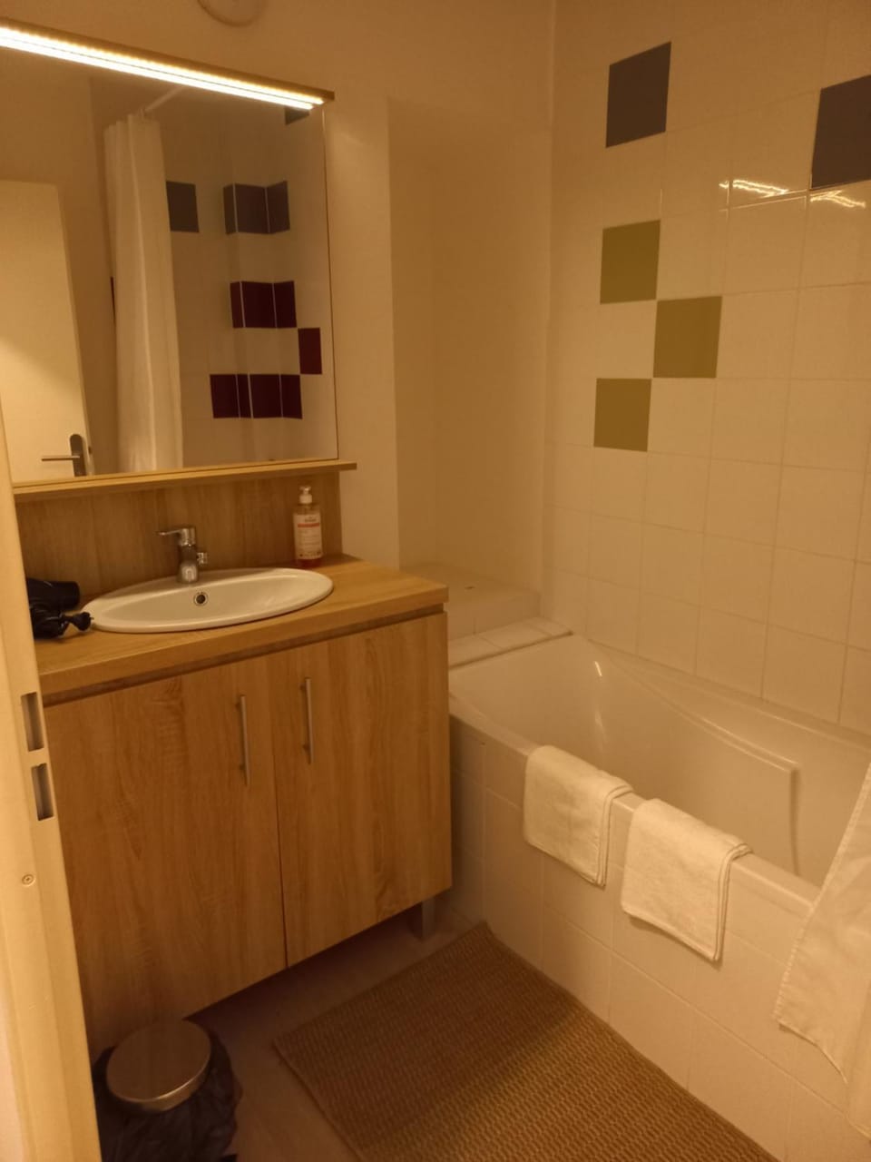 Bathroom, Bath, towels
