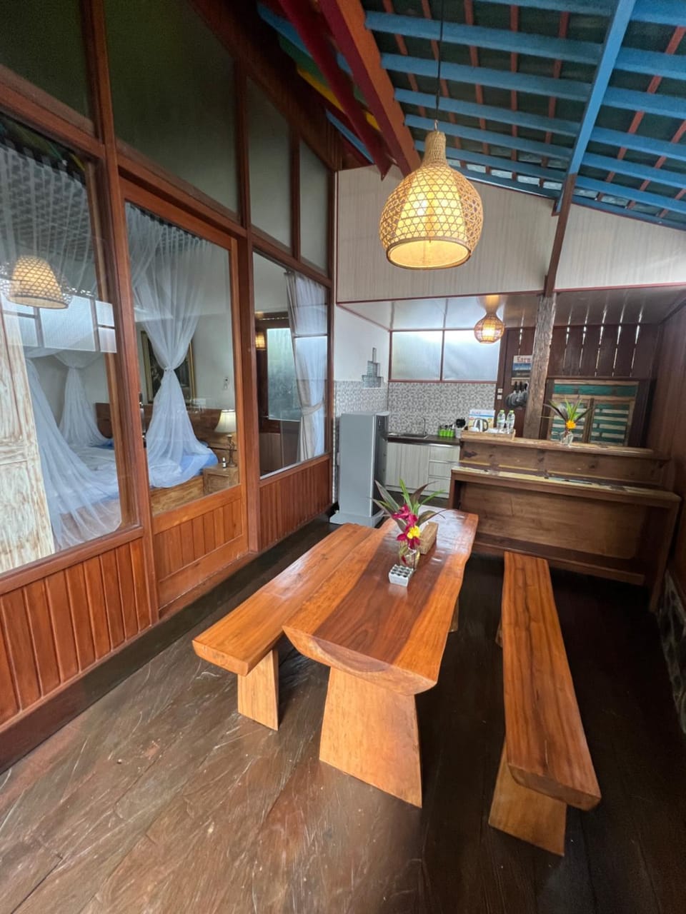 Kitchen or kitchenette, Living room, Seating area, Dining area