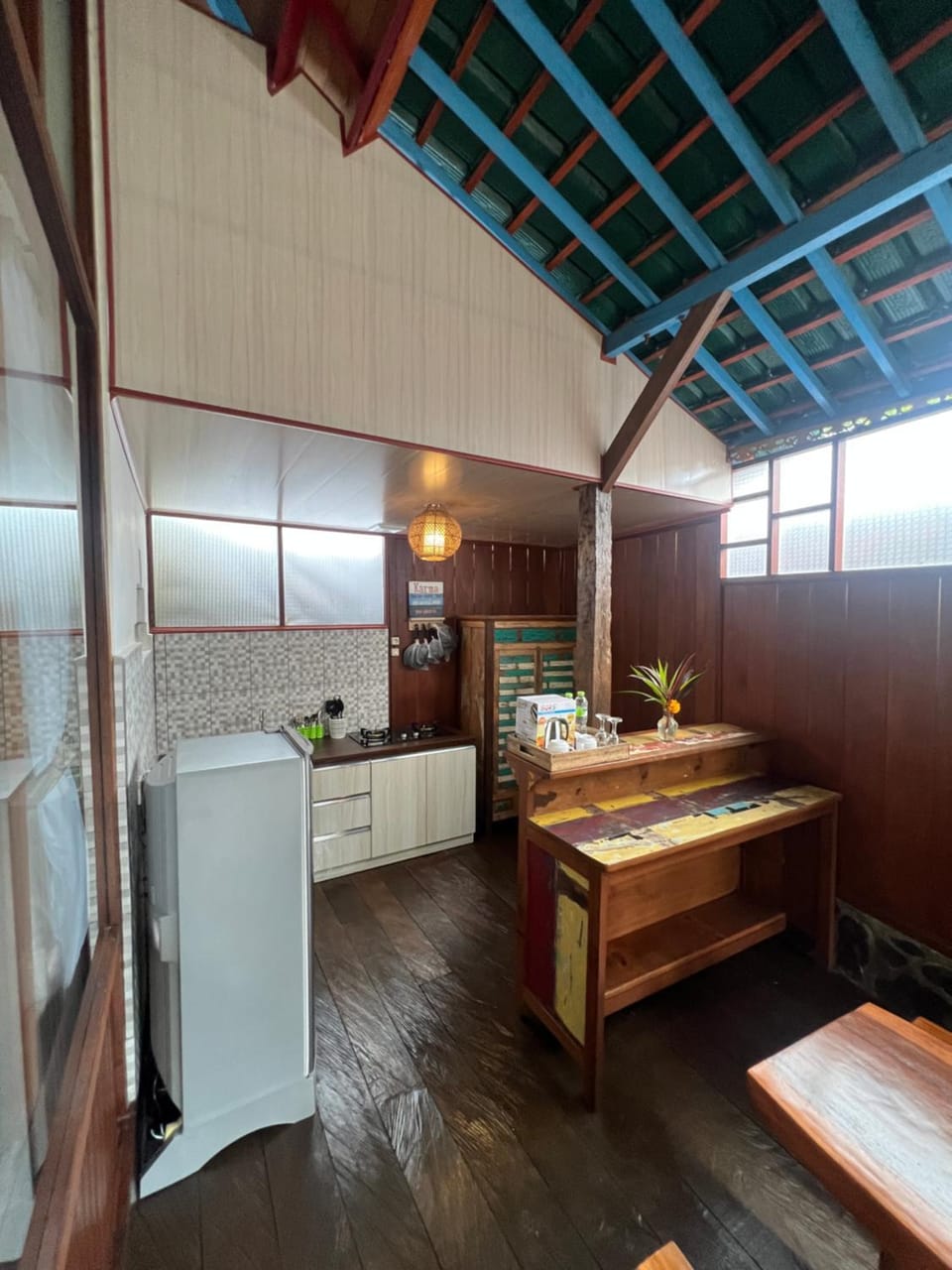 Kitchen or kitchenette, Dining area, stove
