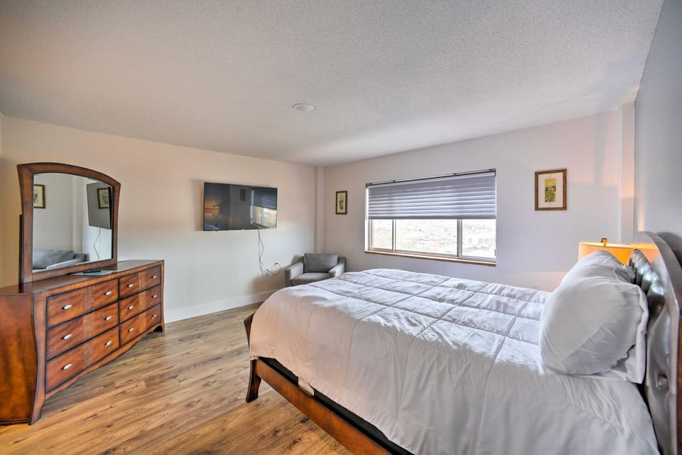 Ideally Located Studio w/ Off-Street Parking! Apartment in Gadsden