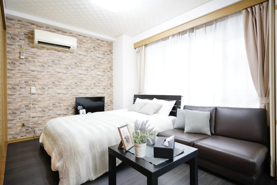 メゾンTsuha国際通り圏内 Apartment in Naha