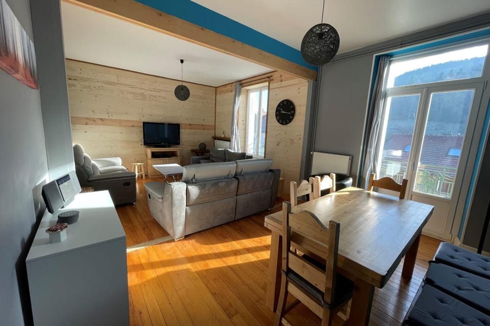 Bright nest with mountain view in Gérardmer Apartment in Gérardmer