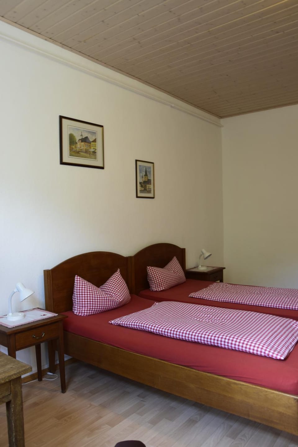 Bed, Living room, Photo of the whole room, Seating area, Bedroom