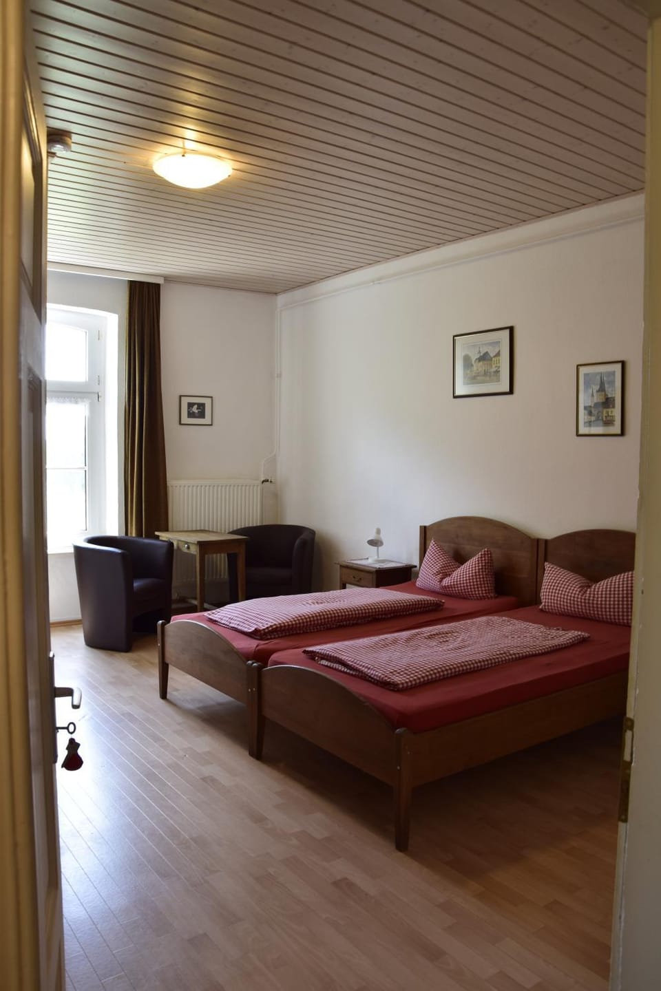 Bed, Living room, Photo of the whole room, Seating area, Bedroom