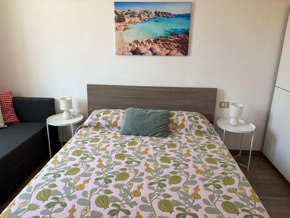Bed, Photo of the whole room