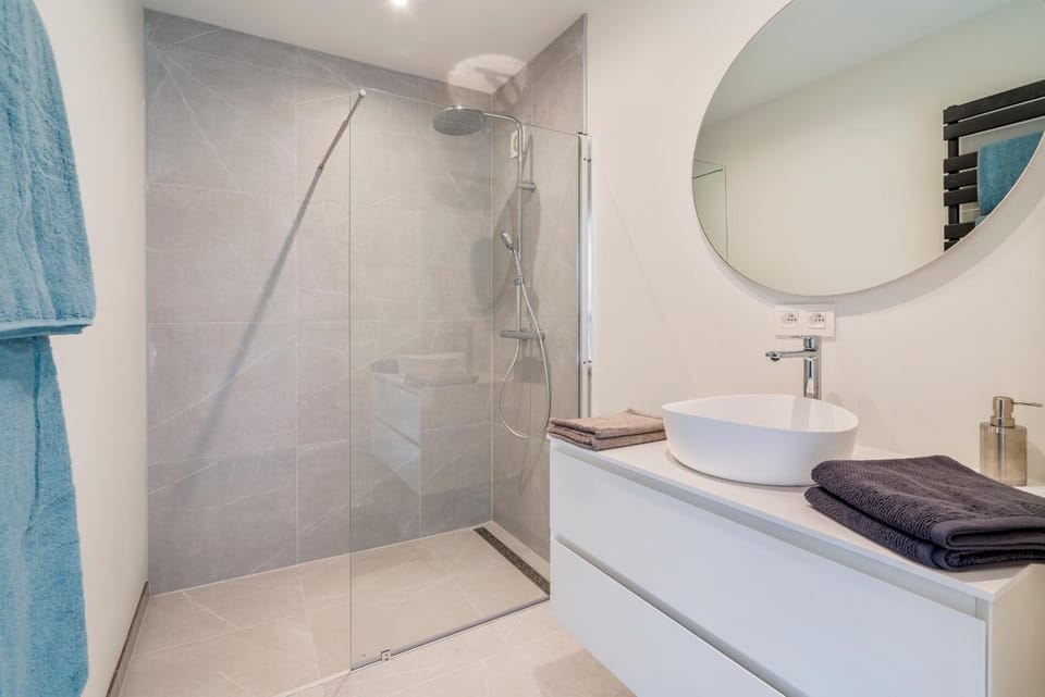 Shower, Bathroom, towels