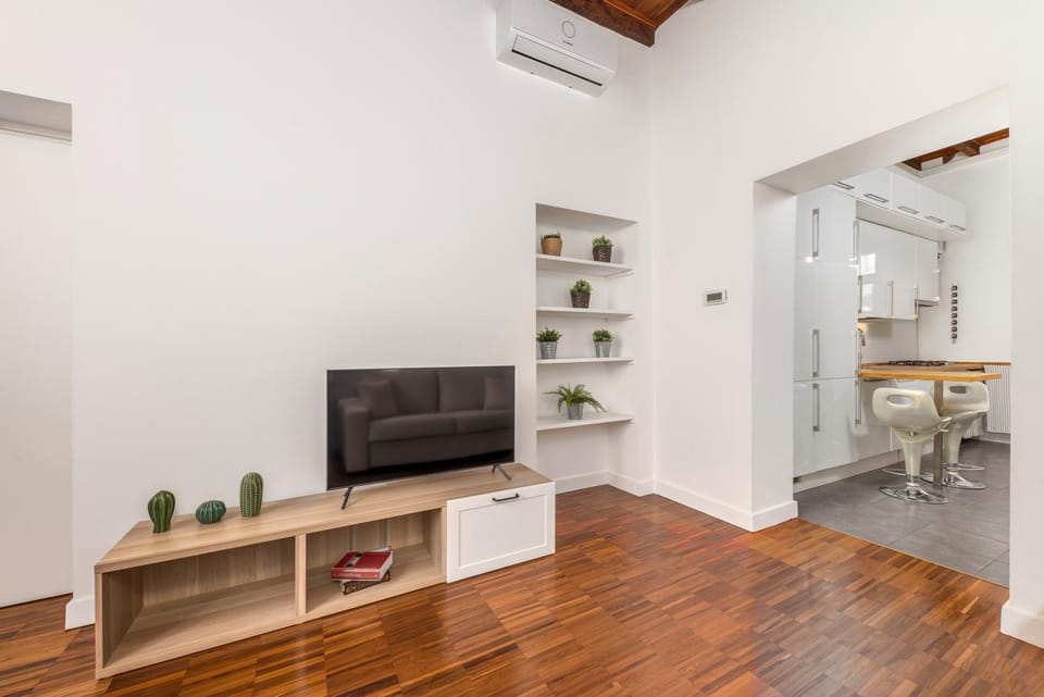 TV and multimedia, Kitchen or kitchenette, Living room, Seating area, Dining area, air conditioner