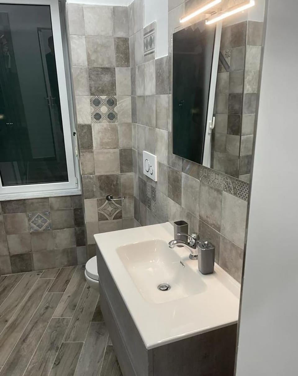 Bathroom, bidet