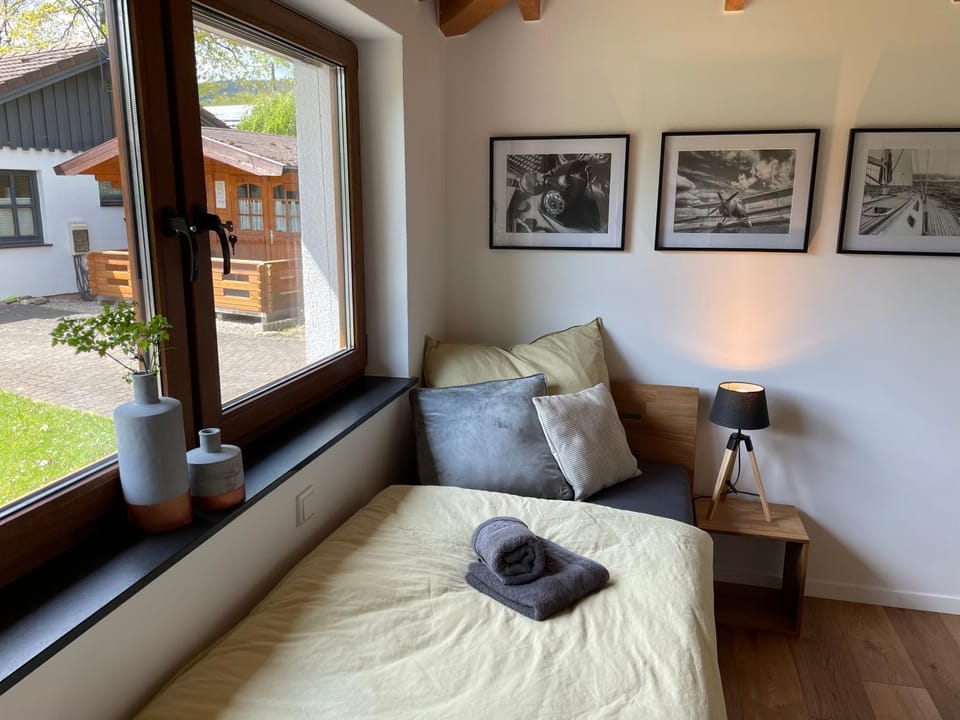 Bed, Photo of the whole room, Bedroom, towels