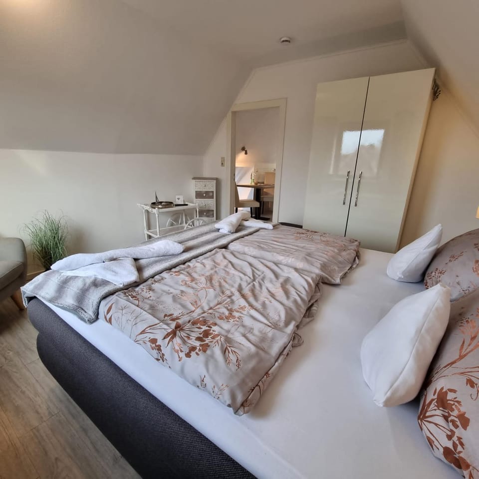 Bed, Photo of the whole room