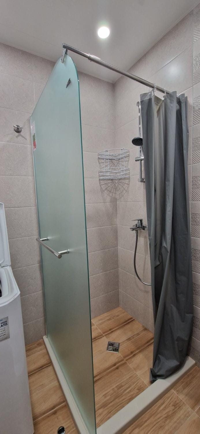 Shower, Bathroom, towels, washing machine