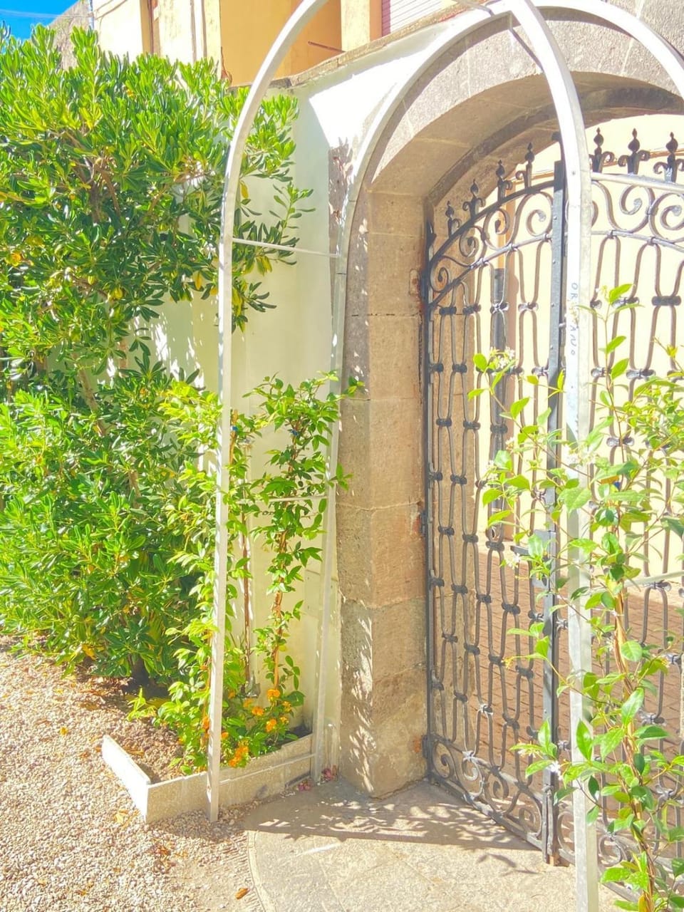 Facade/entrance