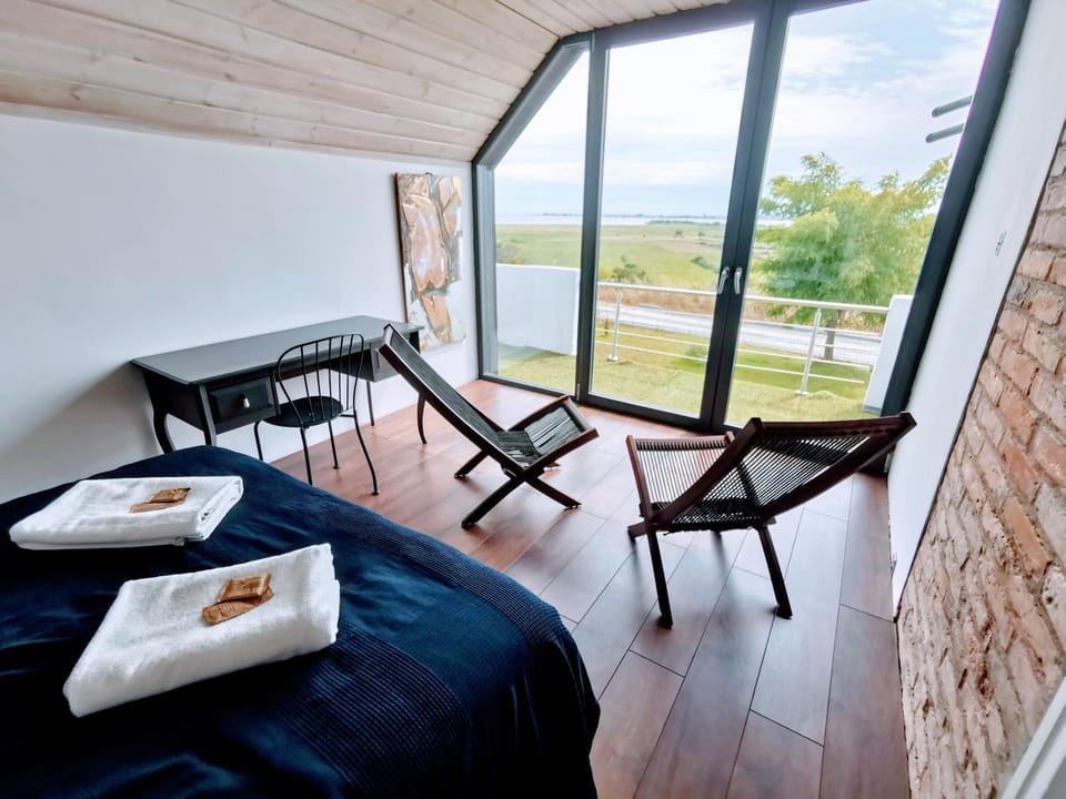 Bed, Natural landscape, View (from property/room), Balcony/Terrace, Bedroom