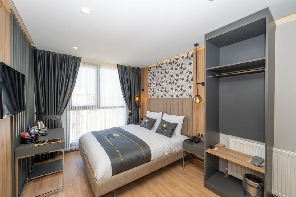 TV and multimedia, Photo of the whole room, Bedroom, wardrobe