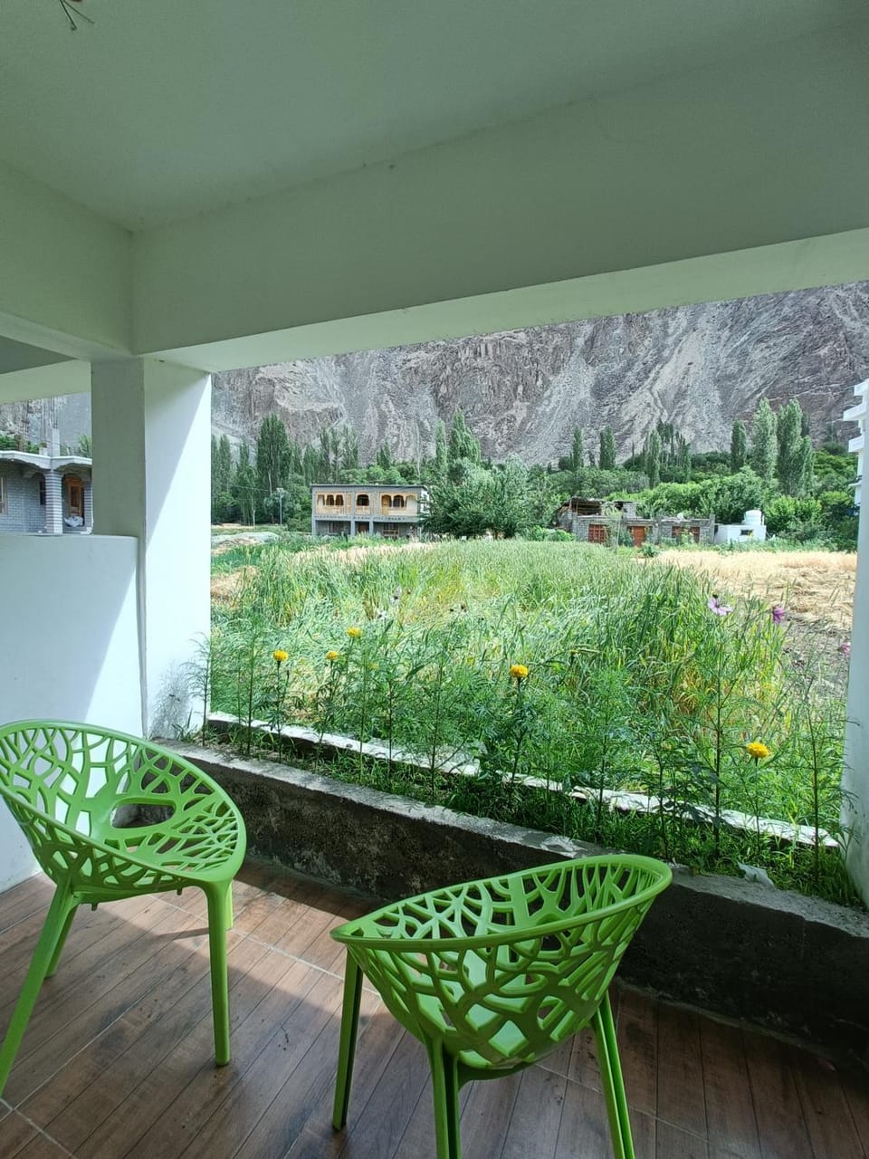 Balcony/Terrace, Living room, Seating area, Garden view, Mountain view