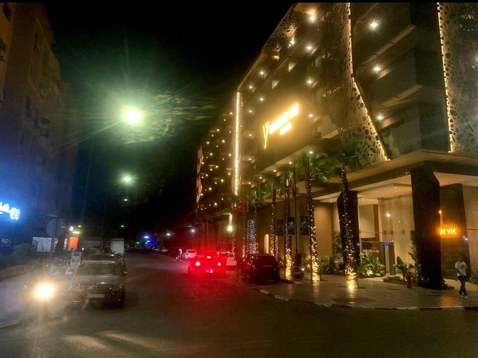 Property building, Street view, Location