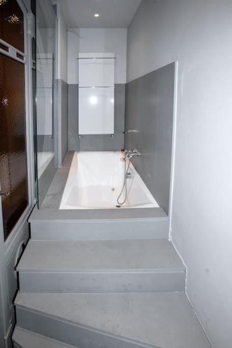 Charme and relax in downtown Parma Apartment in Parma