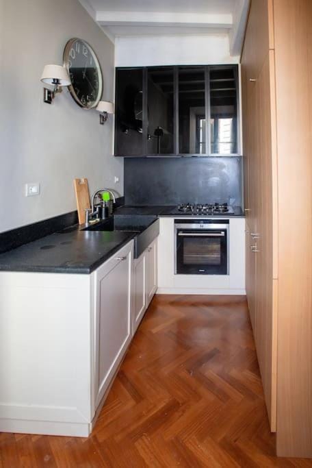 Charme and relax in downtown Parma Apartment in Parma