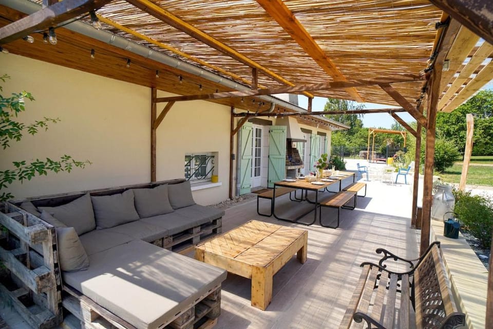 Maison Héléna by hellofamily, piscine, padel, pétanque House in Bourgogne-Franche-Comté