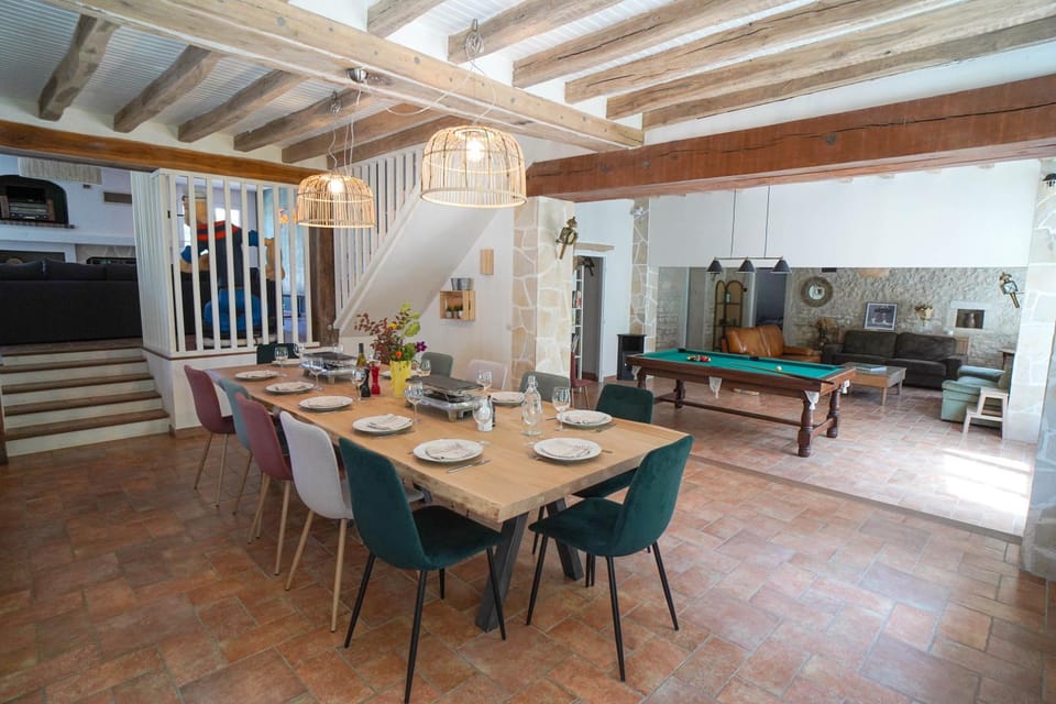 Maison Héléna by hellofamily, piscine, padel, pétanque House in Bourgogne-Franche-Comté
