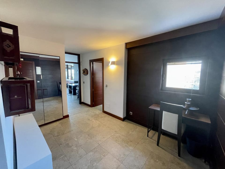 Exclusive beachfront apartment Torremolinos - pool - paddle - tenis - wifi - central aircon Apartment in Torremolinos