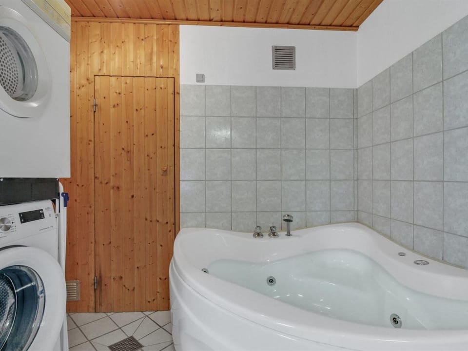 Holiday Home Hellin - 300m from the sea by Interhome House in Løkken