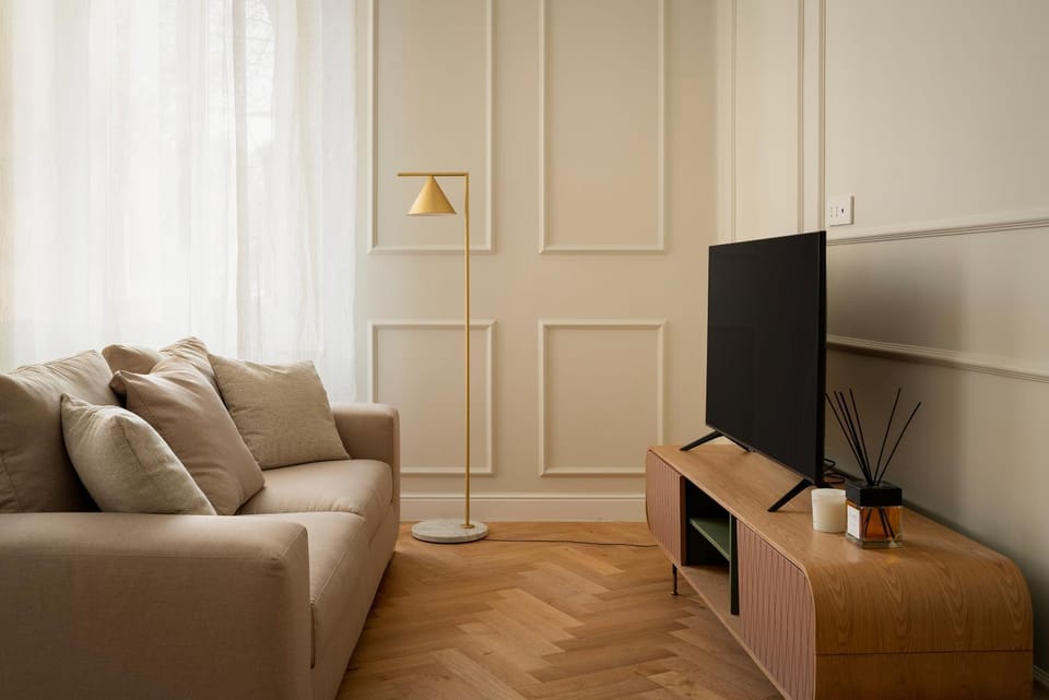 TV and multimedia, Living room, Evening entertainment