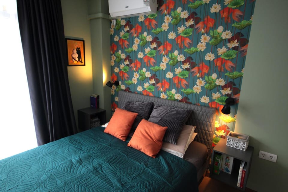 Bed, Seating area, Bedroom, air conditioner