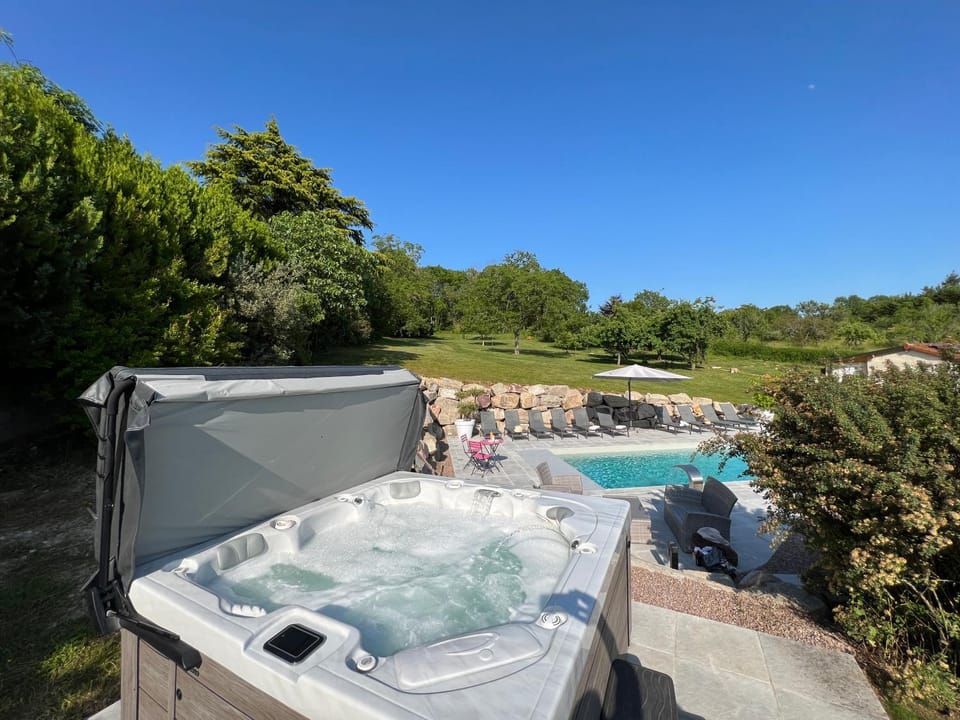 Day, Natural landscape, Hot Tub, Pool view, Swimming pool